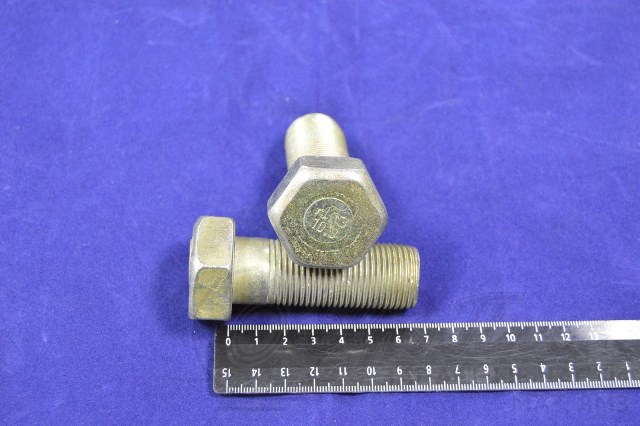 болт м24х2х65